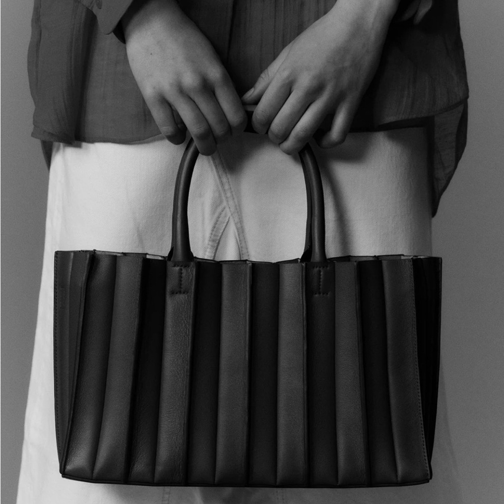 LUPO Barcelona Abanico Black Genuine Leather Tote - Made in Spain